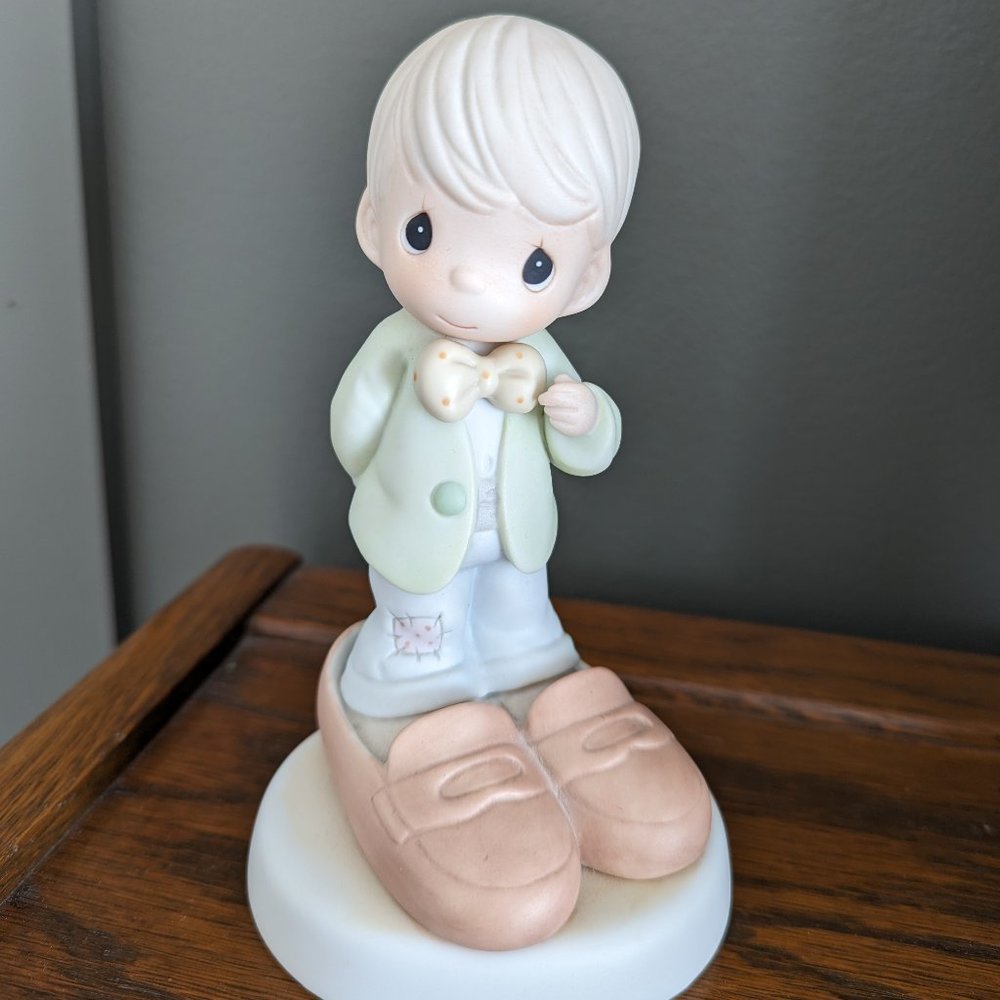 Precious Moments: Who's Gonna Fill Your Shoes - 532061S - In Daddy's Shoes
